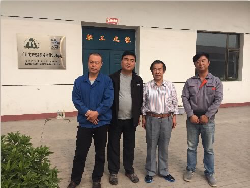 智利華商總會副會長參觀錨固劑自動化生產(chǎn)線實習(xí)基地